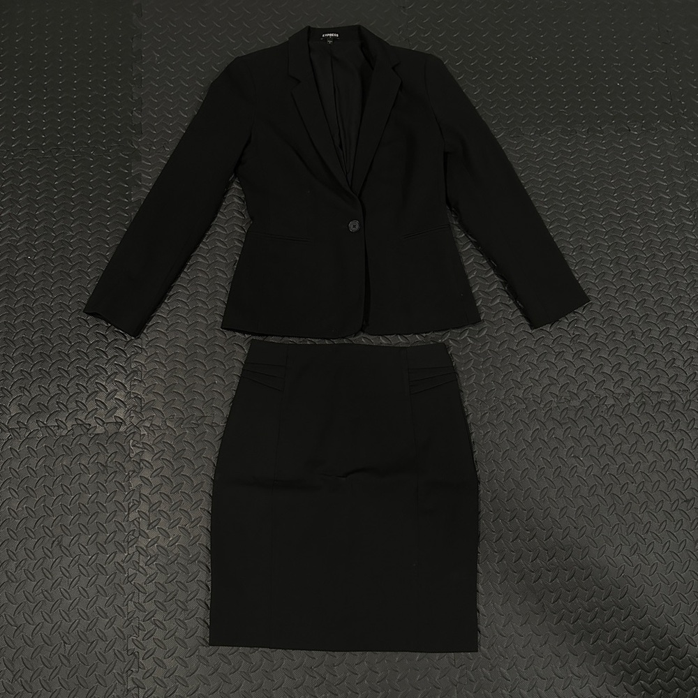 Express Skirt Suit
